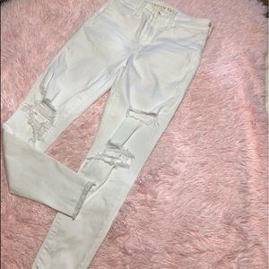 American Eagle Hi-Rise Distressed Ripped Jeans Jegging white size 4 EUC worn